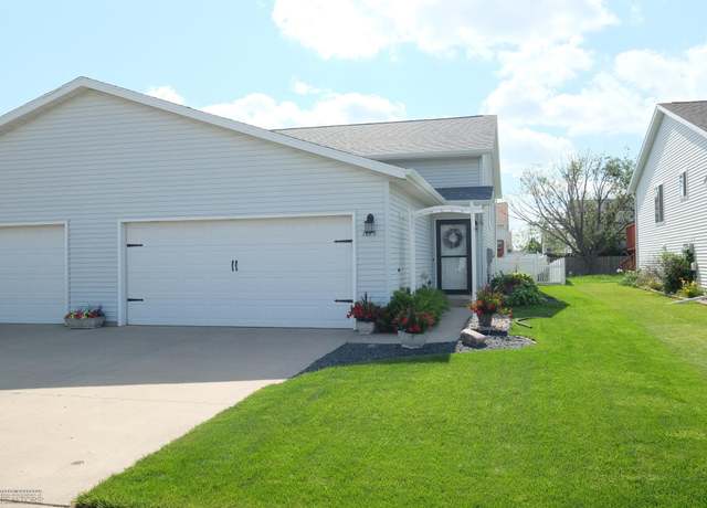 Property at 1815 49th St S, Fargo, ND 58103, 3 beds, 2 baths