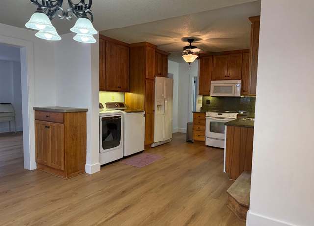 Property at 1012 West Ave, Red Wing, MN 55066, 4 beds, 2 baths
