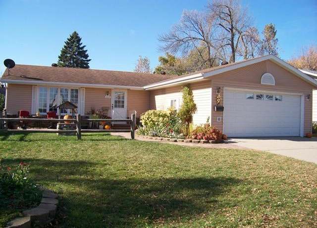 Property at 1211 Diagonal Rd, Worthington, MN 56187, 3 beds, 2 baths