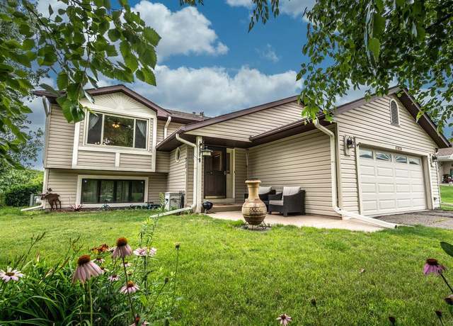Property at 17326 Ipswich Way, Lakeville, MN 55044, 4 beds, 3 baths
