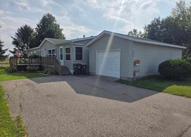 Property at 105 Plato St, Mankato, MN 56001, 4 beds, 2 baths