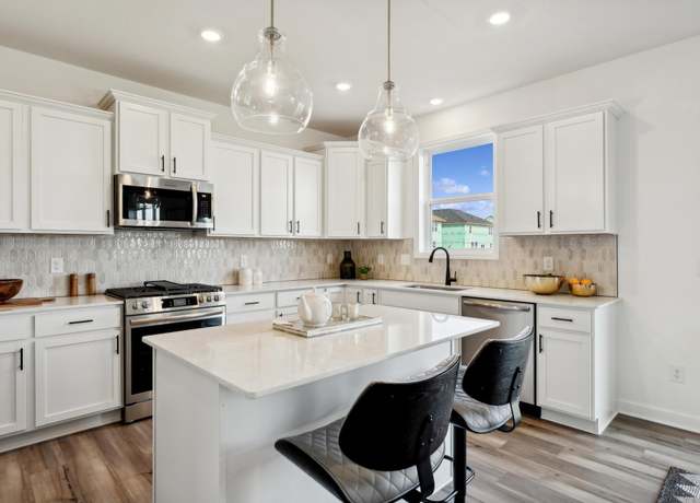 Property at 9546 Jada Way, Elko New Market, MN 55020, 4 beds, 3 baths