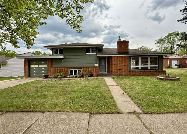 Property at 3201 2nd Ave E, Hibbing, MN 55746, 3 beds, 2 baths