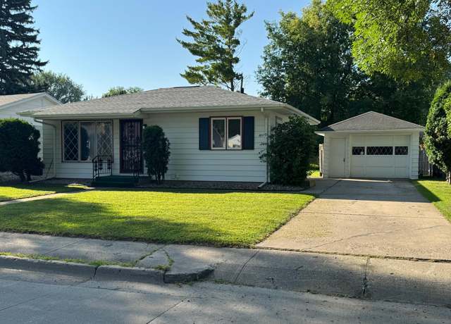 Property at 2107 7th Ave N, Grand Forks, ND 58203, 2 beds, 1 bath