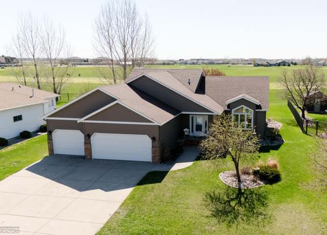 Property at 447 Clearview Ct, Moorhead, MN 56560, 4 beds, 3 baths
