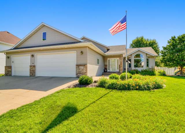 Property at 4427 10th St N, Fargo, ND 58102, 5 beds, 3 baths