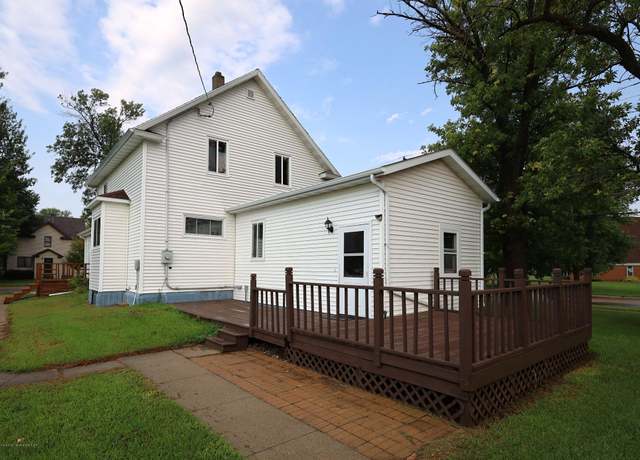 Property at 120 2nd St NW, Hillsboro, ND 58045, 4 beds, 1 bath