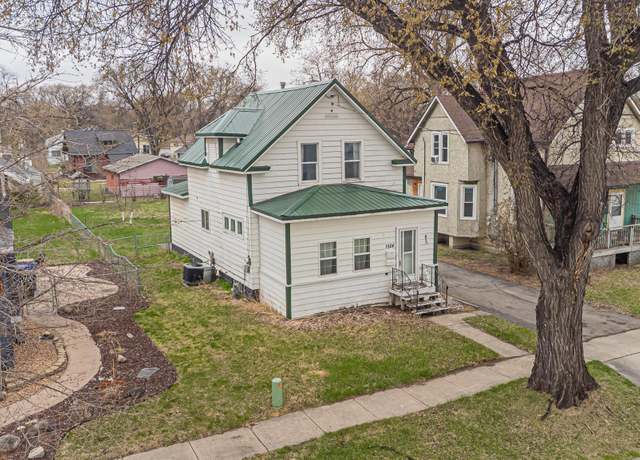 Property at 1524 1st Ave S, Fargo, ND 58103, 2 beds, 2 baths