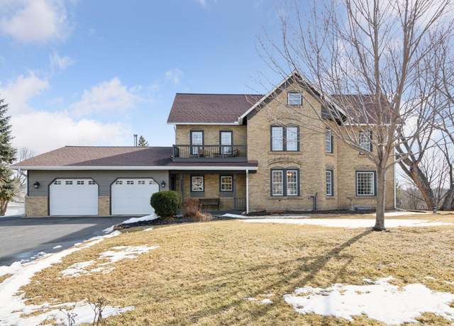 Property at 8565 Alisa Ct, Chanhassen, MN 55317, 4 beds, 2 baths