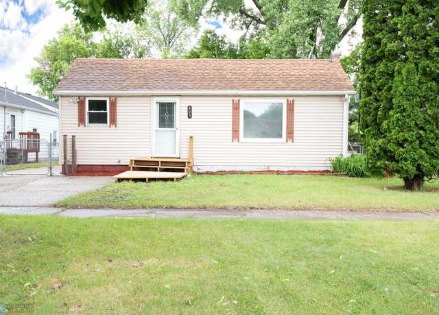 Property at 405 18th St N, Moorhead, MN 56560, 3 beds, 1 bath
