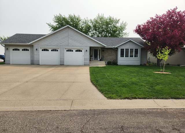 Property at 1706 Mcleod Ave N, Glencoe, MN 55336, 4 beds, 3 baths