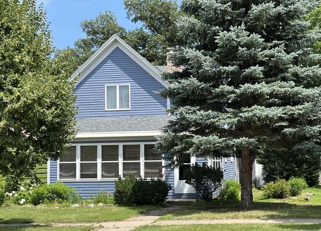 Property at 1157 6th Ave S, Windom, MN 56101, 3 beds, 2 baths