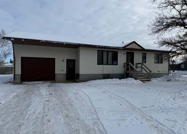 Property at 408 6th Ave SW, Warroad, MN 56763, 4 beds, 2 baths