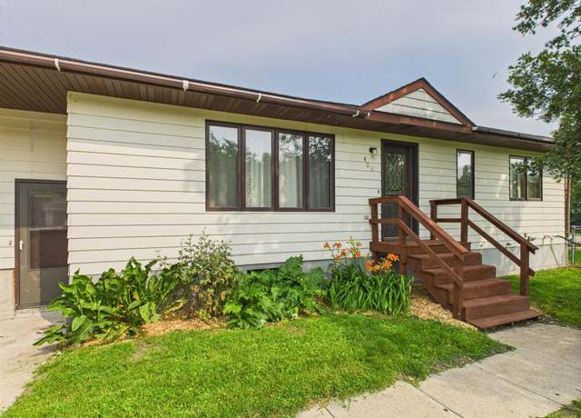 Property at 408 6th Ave SW, Warroad, MN 56763, 4 beds, 2 baths