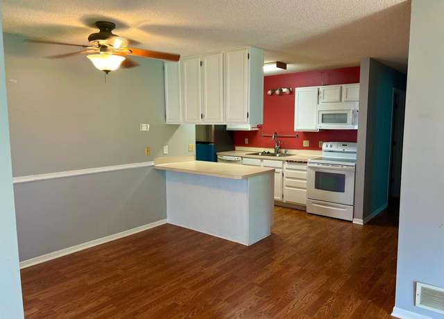Property at 1029 Pond View Ct, Vadnais Heights, MN 55127, 2 beds, 1 bath