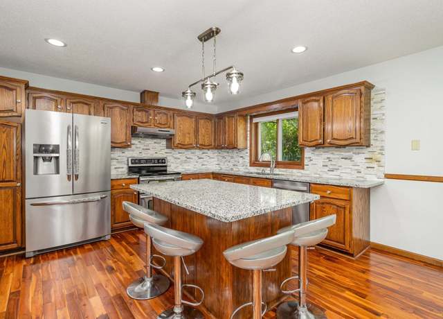 Property at 2546 Hazelwood St, Maplewood, MN 55109, 3 beds, 2 baths