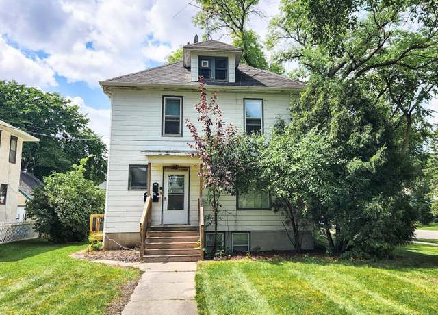 Property at 728 8th St N, Fargo, ND 58102, 4 beds, 3 baths