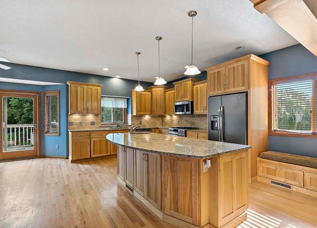 Property at 3960 Versailles Ct, Eagan, MN 55123, 6 beds, 4 baths
