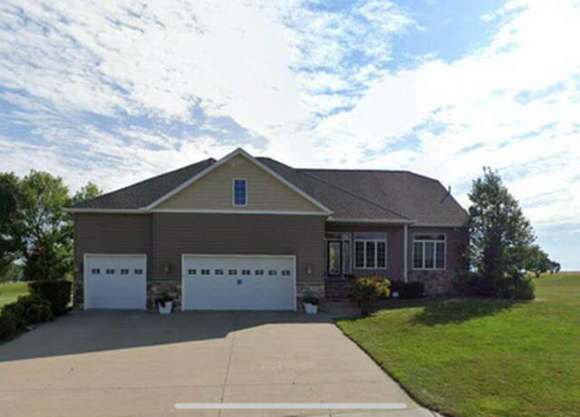 Property at 104 Fairway Dr, Glencoe, MN 55336, 4 beds, 3 baths