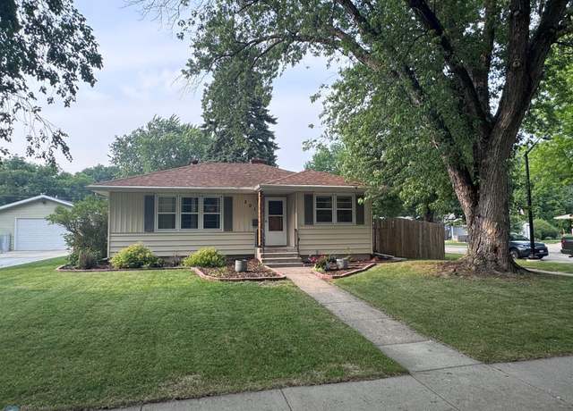 Property at 201 22nd Ave N, Fargo, ND 58102, 2 beds, 2 baths