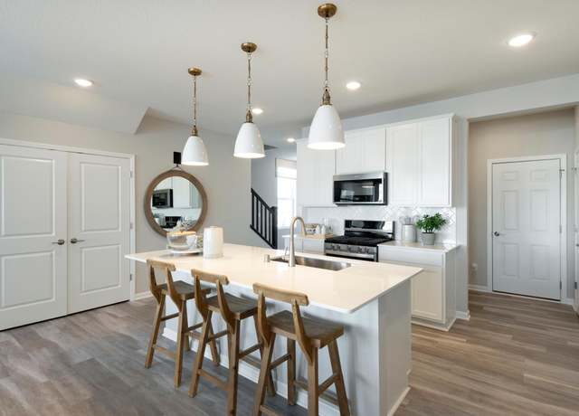 Property at 4800 Airlake Dr, Woodbury, MN 55129, 3 beds, 3 baths