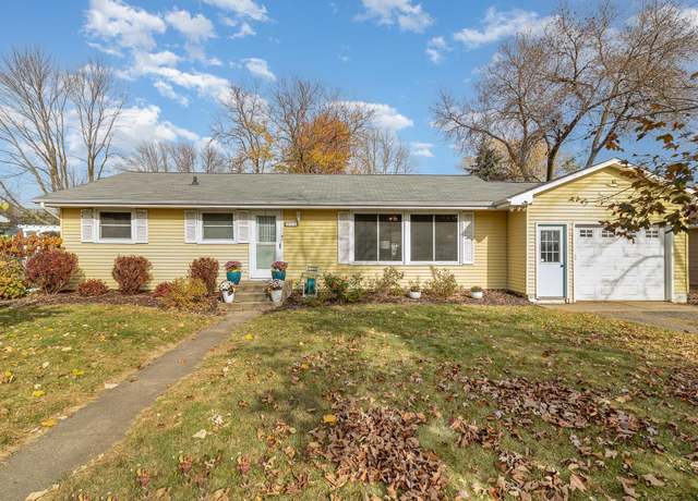Property at 923 Green St, Hudson, WI 54016, 3 beds, 2 baths