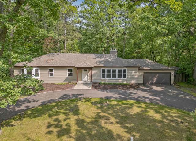 Property at 11600 Timberline Rd, Minnetonka, MN 55305, 3 beds, 2 baths