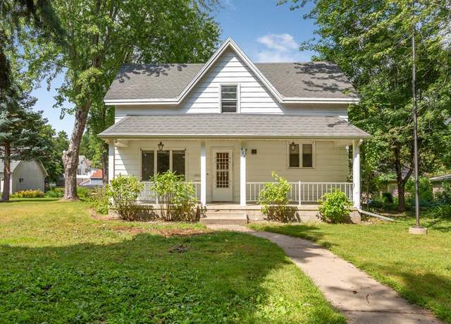 Property at 808 S 5th St, Saint Peter, MN 56082, 4 beds, 2 baths
