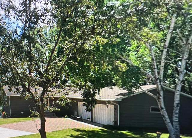 Property at 2402 Lakeview Dr, Fergus Falls, MN 56537, 4 beds, 3 baths