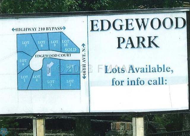 Property at 1499 Edgewood Ct, Wahpeton, ND 58075