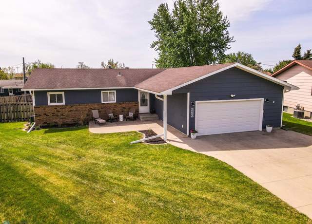 Property at 252 14th St NE, Valley City, ND 58072, 4 beds, 3 baths