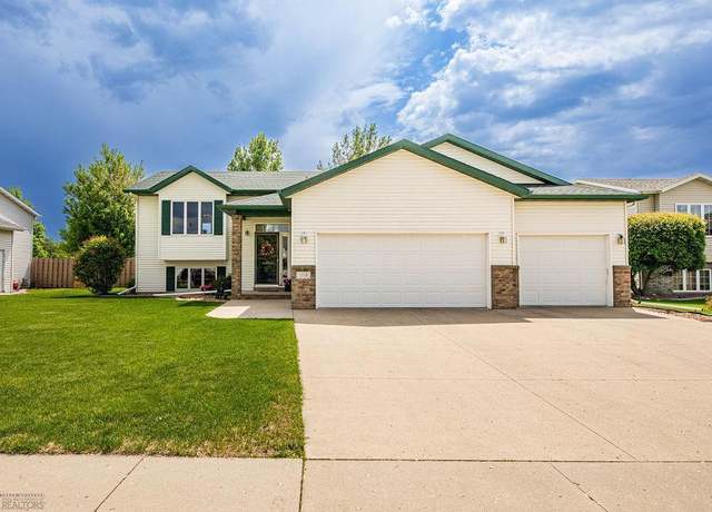 Property at 1119 6th Ave W, West Fargo, ND 58078, 4 beds, 3 baths