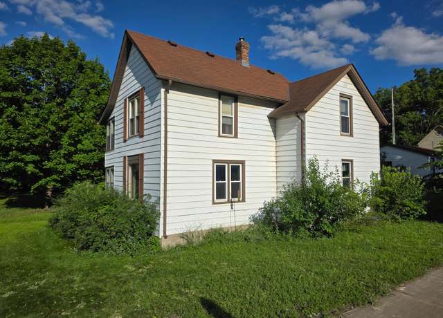 Property at 108 4th Ave E, Shakopee, MN 55379, 4 beds, 2 baths