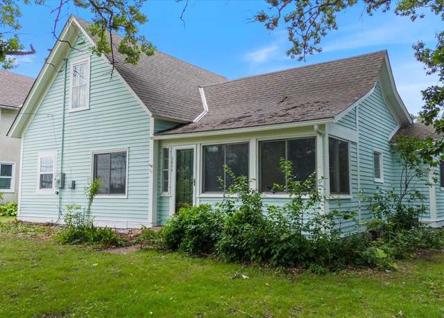 Property at 5844 Stagecoach Trl N, Oak Park Heights, MN 55082, 2 beds, 1 bath