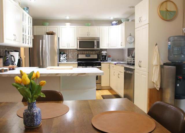 Property at 11902 River Hills Cir, Burnsville, MN 55337, 3 beds, 2 baths