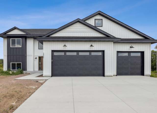 Property at 2892 29th St NE, Sauk Rapids, MN 56379, 3 beds, 2 baths