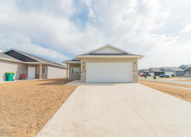 Property at 6898 68th St S, Horace, ND 58047, 3 beds, 2 baths