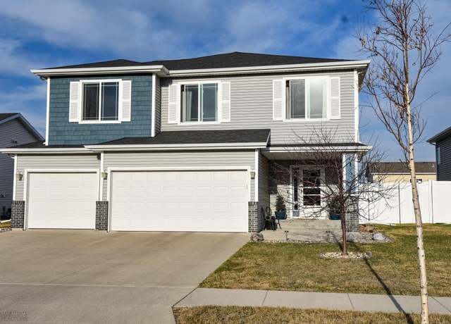 Property at 3118 26th St S, Moorhead, MN 56560, 3 beds, 3 baths