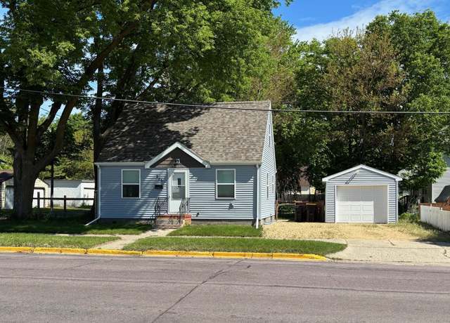 Property at 215 E 4th St, Fairmont, MN 56031, 2 beds, 2 baths