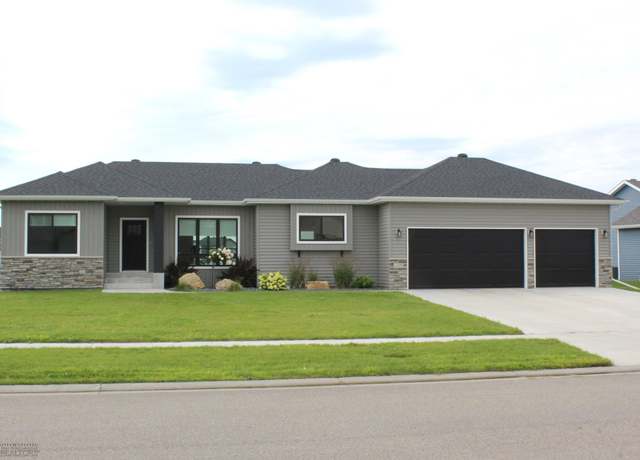 Property at 4229 Pine Pkwy S, Fargo, ND 58104, 4 beds, 3 baths