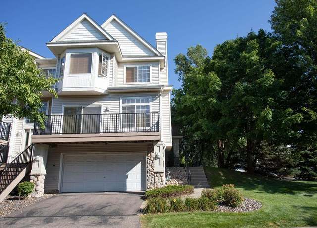 Property at 2310 Eagle Trace Ln, Woodbury, MN 55129, 2 beds, 2 baths