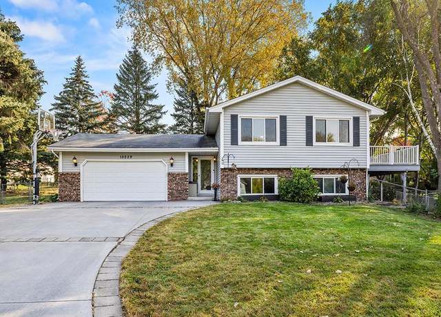 Property at 15029 Tyacke Dr, Burnsville, MN 55306, 3 beds, 2 baths