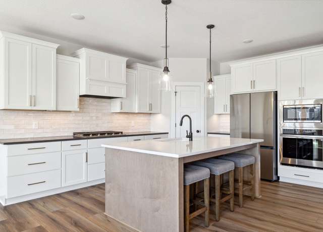 Property at 10180 Shadyview Ln N, Maple Grove, MN 55311, 4 beds, 3 baths