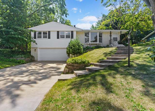 Property at 758 Sextant Ave W, Roseville, MN 55113, 3 beds, 1 bath