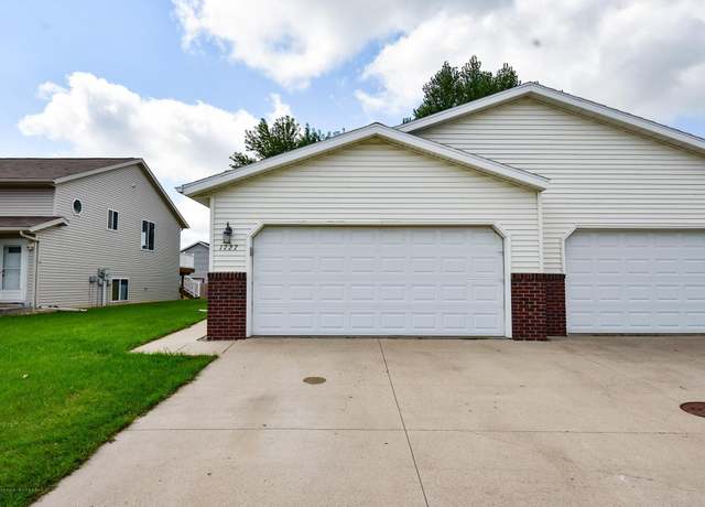Property at 1727 50th St S, Fargo, ND 58103, 3 beds, 2 baths