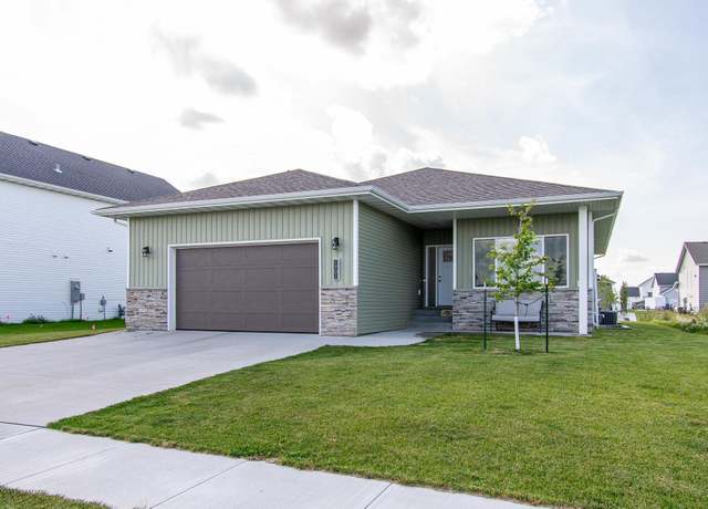 Property at 7401 27th St S, Fargo, ND 58104, 4 beds, 3 baths