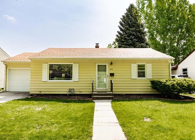 Property at 1633 1st St N, Fargo, ND 58102, 5 beds, 2 baths