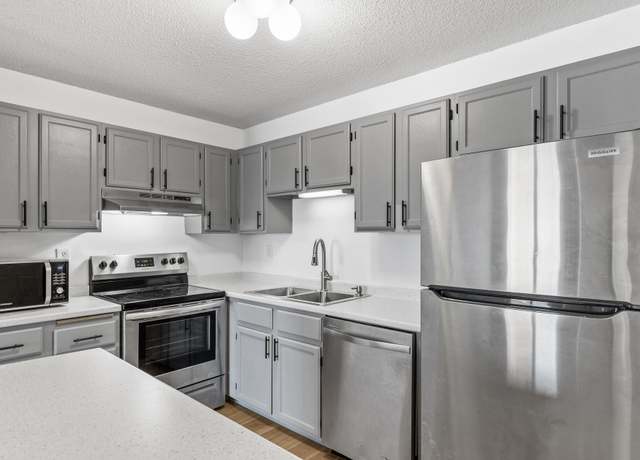 Property at 66 9th St E #1712, Saint Paul, MN 55101, 1 bed, 1 bath
