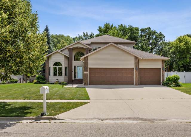 Property at 525 20 1/2 Ave E, West Fargo, ND 58078, 5 beds, 5 baths