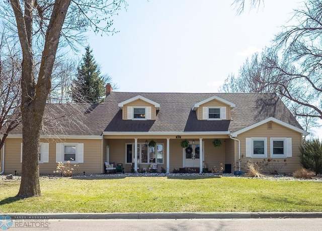 Property at 822 Southwood Dr S, Fargo, ND 58103, 4 beds, 3 baths